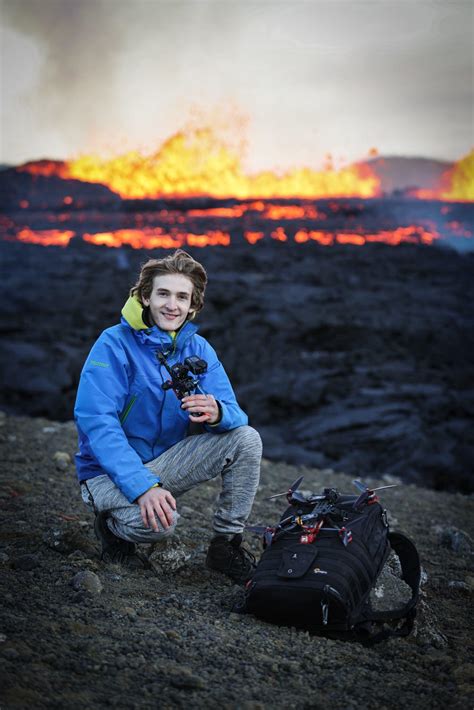 Pilot Risks His Drone Capturing Iceland’s New Volcanic Eruption | PetaPixel