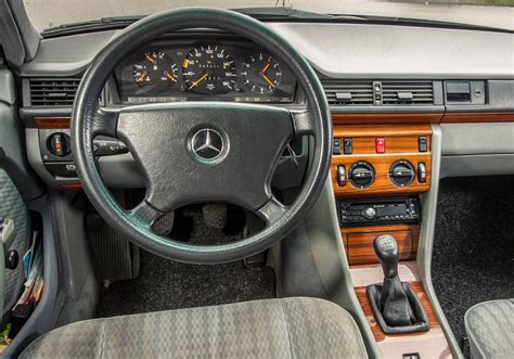 Mercedes-Benz E-Class 1993 - Cars evolution