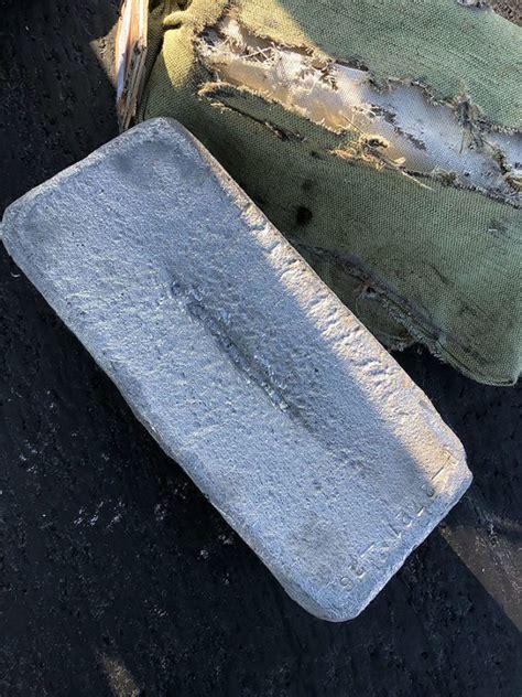 Three Tons Of Gold And Platinum Bars Fall From Siberian Plane During Takeoff – ViralNova