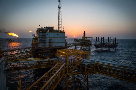 Iran Claims to Discover 53 Billion Barrels in New Oil Reserves - Bloomberg