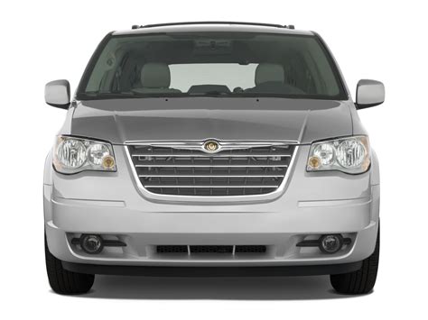 2009 Chrysler Town & Country Reviews and Rating | Motor Trend