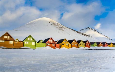 Svalbard Northern Lights Winter Adventure | Mountain and Roads Travel