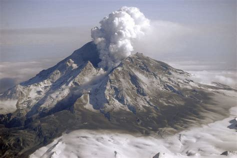 Alaska's Redoubt Volcano's Earthquakes Explain Eruption | Live Science