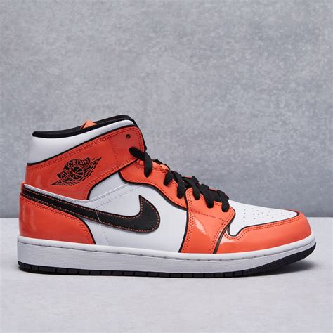 Jordan Air Jordan 1 Mid SE Shoe | Dropkick