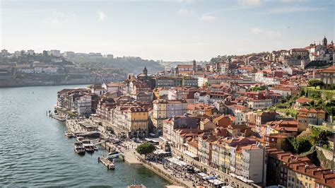 Walking tour in Porto – The Walking Parrot