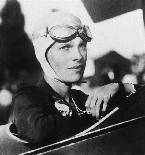 Biography of Aviator Amelia Earhart