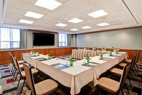 DoubleTree by Hilton Hotel Toronto Downtown Toronto | Bookonline.com