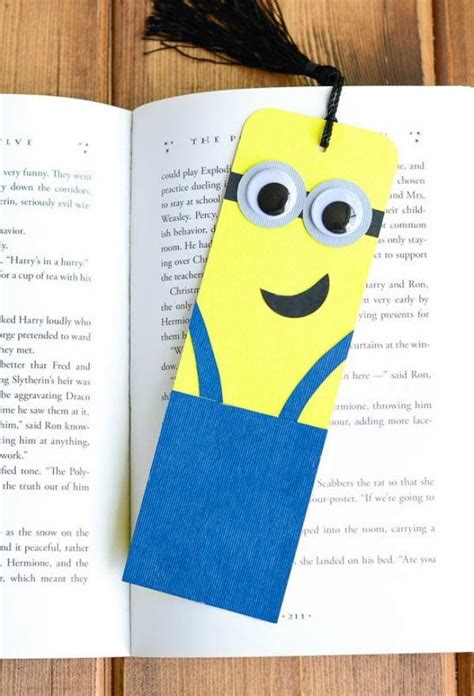 Minion Crafts DIY Bookmark | AllFreePaperCrafts.com