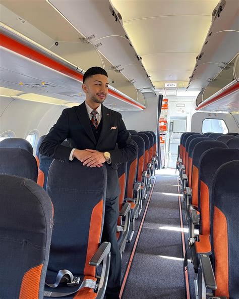 An Ultimate Guide to easyJet Cabin Crew Requirements in 2024