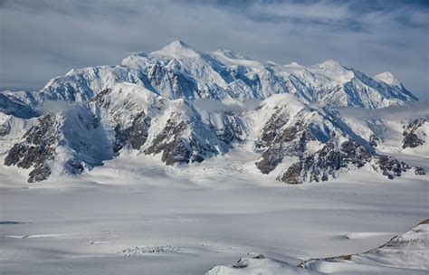 Researchers summit Mount Logan to document 30,000 years of climate history | Folio