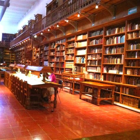 Biblioteca Armando Olivares. Universidad de Guanajuato | Book authors, Bookcase, Books to read