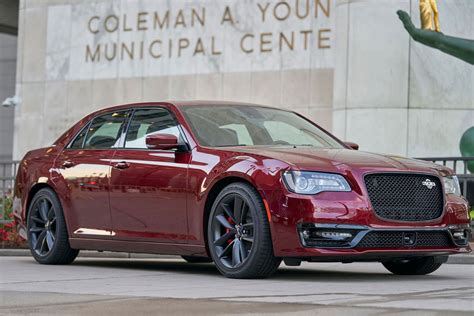 Why the latest Chrysler 300 is missing a supercharged V8 - KESQ