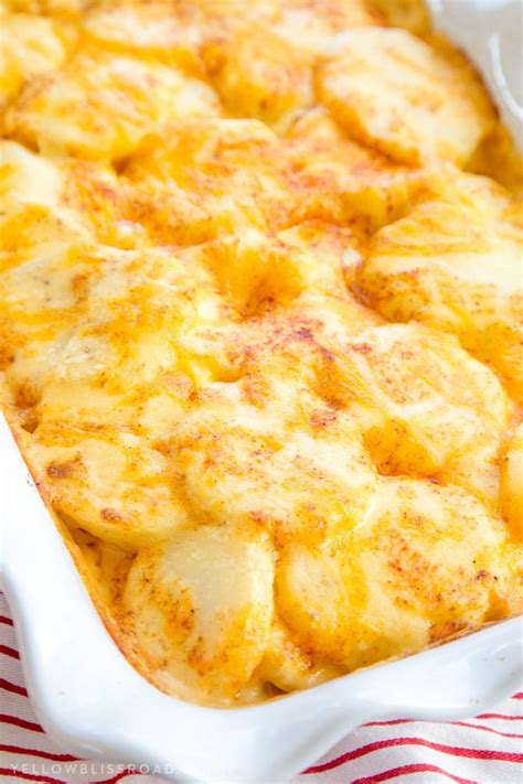 These Easy, Cheesy Scalloped Potatoes are smothered in a creamy cheese sauce and baked … | Easy ...