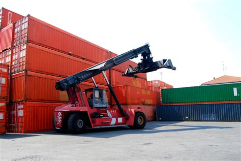 Container Forklifts Singapore | Container Handlers For Sale & Rent