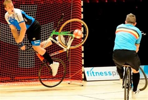 Ciclismo artístico y Cycle-Ball, dos disciplinas UCI más que espectaculares