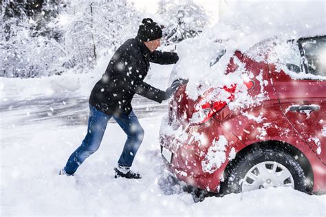 What to do if your car is stuck in snow: 9 tips and tricks for drivers - Santander Consumer USA