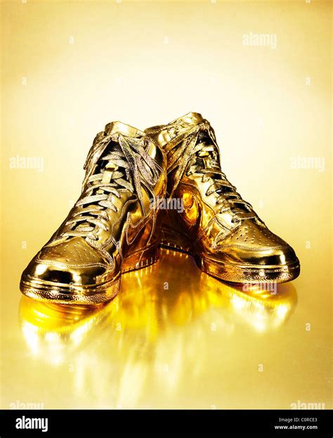 Michael johnson gold shoes hi-res stock photography and images - Alamy