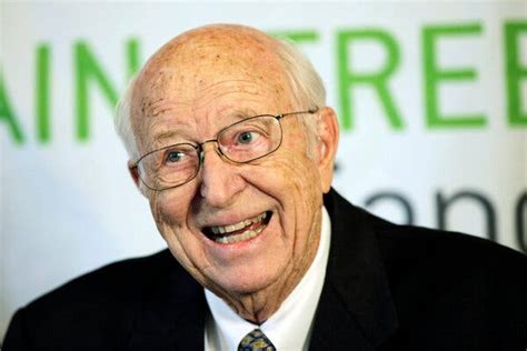 Bill Gates Sr., Who Guided Billionaire Son’s Philanthropy, Dies at 94 - The New York Times