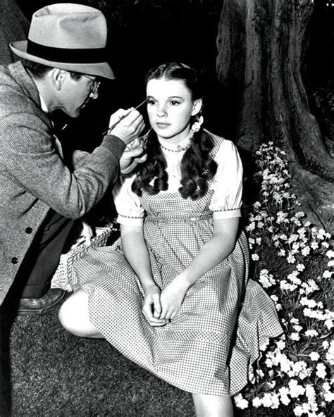 Judy Garland on the Set of Wizard of Oz - The Wizard of Oz Photo (40140843) - Fanpop