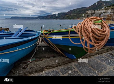 Fishing boats italy hi-res stock photography and images - Alamy