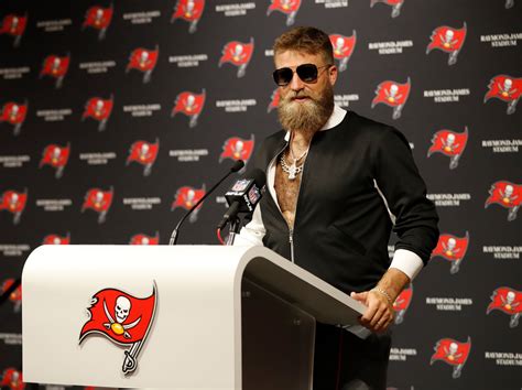 With a Little ‘FitzMagic,’ the Buccaneers Enjoy Their Makeover - The New York Times