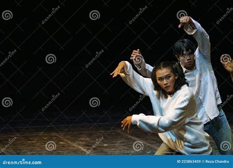 Urban Dance Choreography editorial stock image. Image of person - 223863459