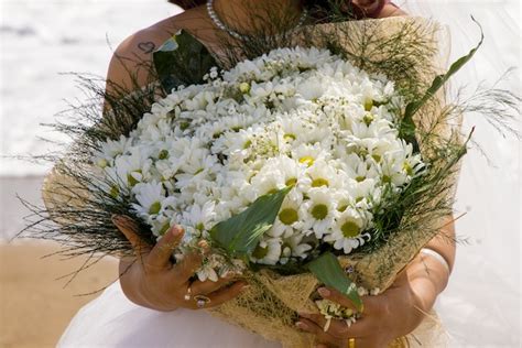 DIY Shasta Daisy Bouquet (How to Make a Daisy Floral Bouquet - With ...