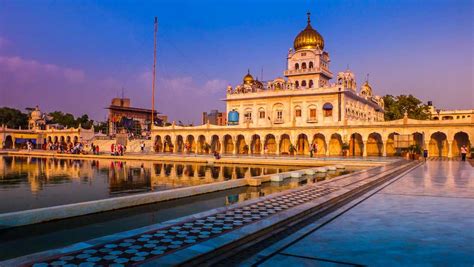 Gurudwara Bangla Sahib, Delhi - Langar Timings, Architecture