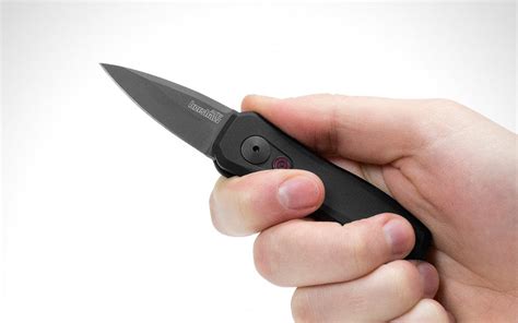 Best Flip & Pocket Knives reviewed by Everyday Carry | Everyday Carry