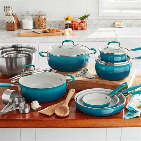 The 6 Best Items from the Pioneer Woman Cookware Collection