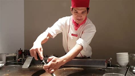 Benihana Chef showing off on the Hibachi Grill!! - YouTube