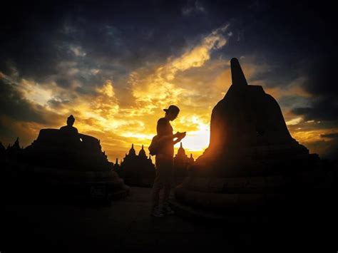 Cara Menikmati Sunrise di Candi Borobudur, Belum Tahu Kan?