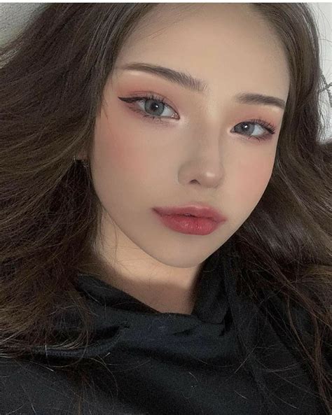 ↱ ɢ ᴏ ʟ ᴅ ᴇ ɴ ɢ ʟ ᴏ s s 황금빛 광택 ↲ | Girls makeup, Korean makeup look, Asian makeup looks