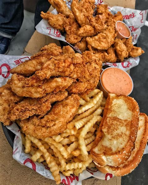 Los Angeles Foodie Guy ️😎🍔 on Instagram: “Crinkle Fries, Texas Toast, Chicken Fingers § Cane’s ...