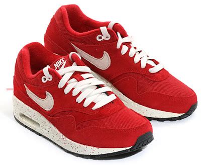 Misschua The Poop: Nike red suede Air Max 1