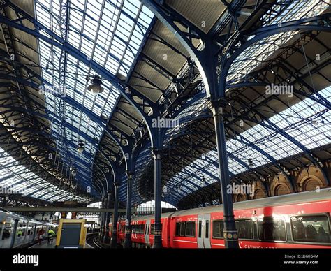 Brighton Train Station Stock Photo - Alamy