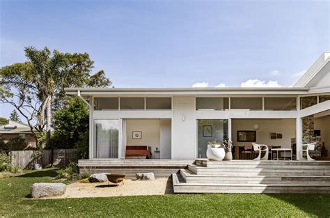 Photo 3 of 12 in A ’70s Beach House in Australia Goes From Basic to ...