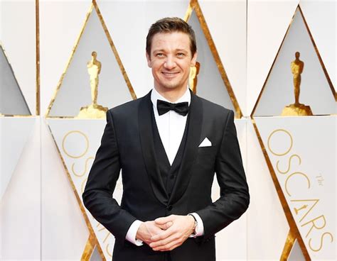 Jeremy Renner from Oscars 2017 Red Carpet Arrivals | E! News