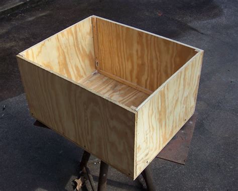 Plywood planter box... | Planter boxes, Diy planter box, Plywood boxes