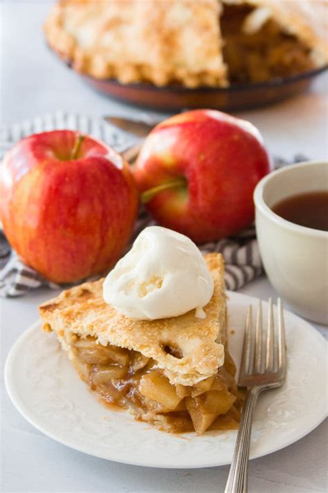 Classic Vegan Apple Pie - Connoisseurus Veg