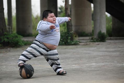 Chubby Chinese Child. : r/photoshopbattles