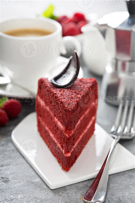 Red velvet cake slice 15756062 Stock Photo at Vecteezy