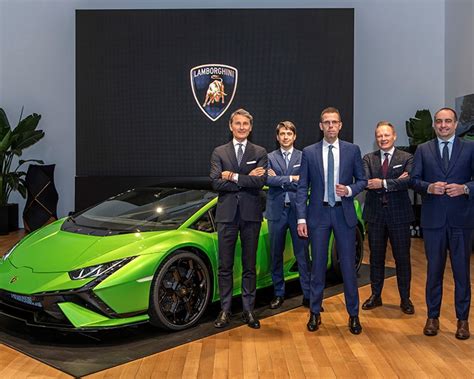 Arriba 94+ imagen lamborghini debuts - Abzlocal.mx