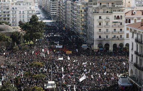 Over 50,000 protesters in Greek train tragedy demos - Neos Kosmos