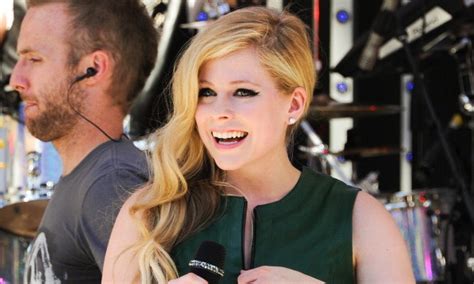 Avril Lavigne gets emotional in new interview about Lyme disease battle