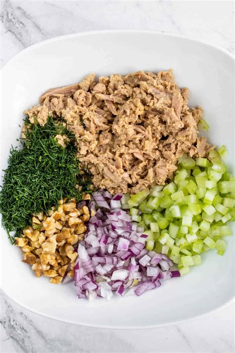 Healthy Tuna Salad - Cooking With Ayeh