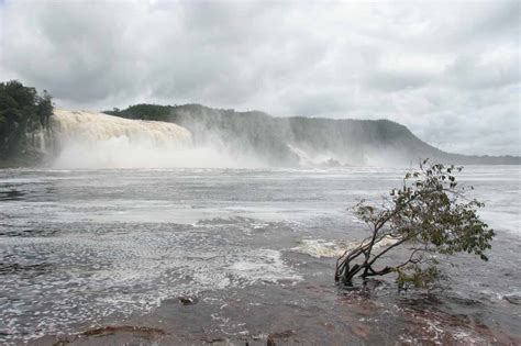 Canaima Lagoon Waterfalls - World of Waterfalls