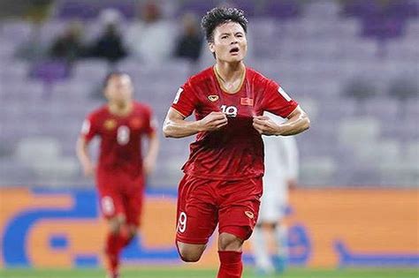 Quang Hai named among Top 5 footballers taking part in AFC Cup 2019 qualifiers | DTiNews - Dan ...