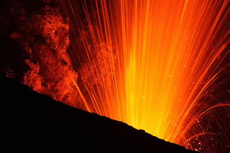 first moment of a strong strombolian eruption