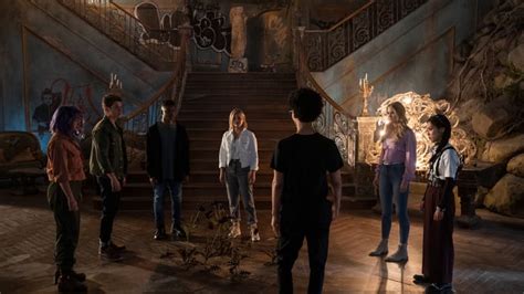 'Marvel's Runaways' First Look: The Runaways Meet Cloak and Dagger | Marvel